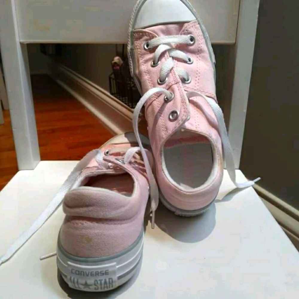 Converse tennis shoes